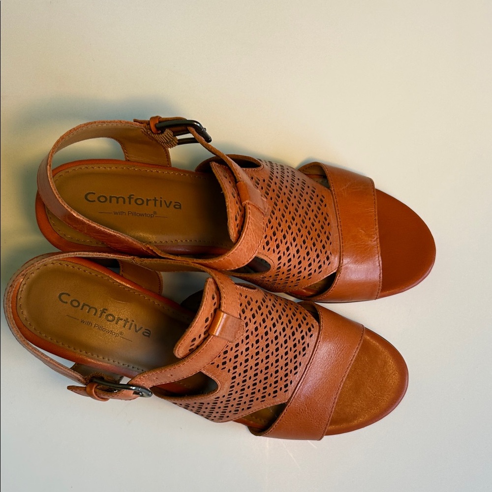 Comfortiva Women's Orange Perforated Sandals. Size 8.5 - Picture 2 of 9
